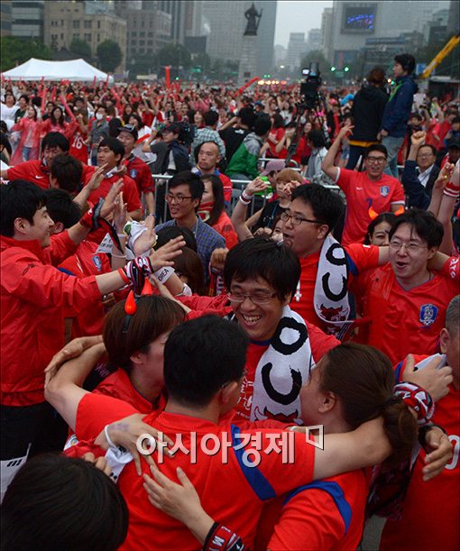 [포토]환호하는 붉은 악마