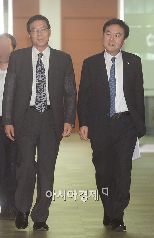 [포토]나란히 입장하는 박상용-신제윤 