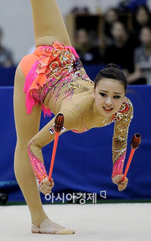 [포토]손연재,'발랄한 곤봉 연기'