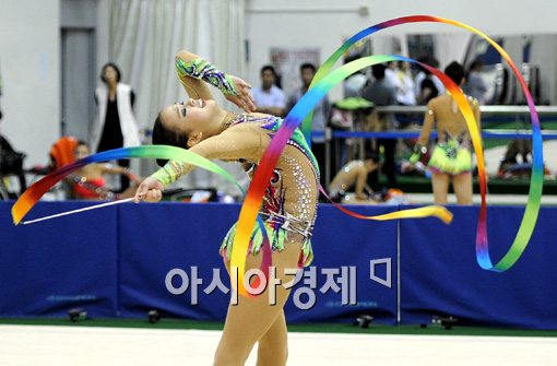 [포토]손연재, '우아한 리본 연기'