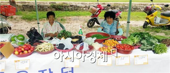 순천시 낙안읍성에서는 지난 21일 지역관광 활성화 및 주민소득 창출을 위해 ‘토요장터’를 열었다.
