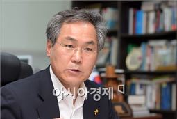 우윤근 "정기국회 사자방·민생법안 아쉬워…임시국회서 개헌 논의해야"