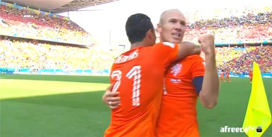 네덜란드 칠레 꺾고 조 1위로 16강, 로번 50M드리블 선보이며 '최우수선수' 