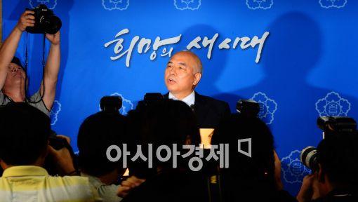 [포토]문창극 후보자,'국회도 언론도 너무해...'