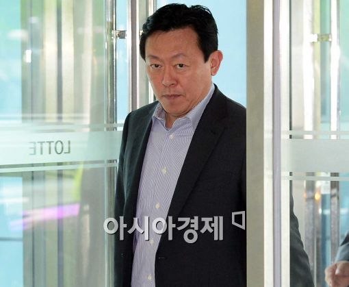 [포토]최악의 비리 사건 이후 첫 사장단 회의 참석하는 신동빈 회장