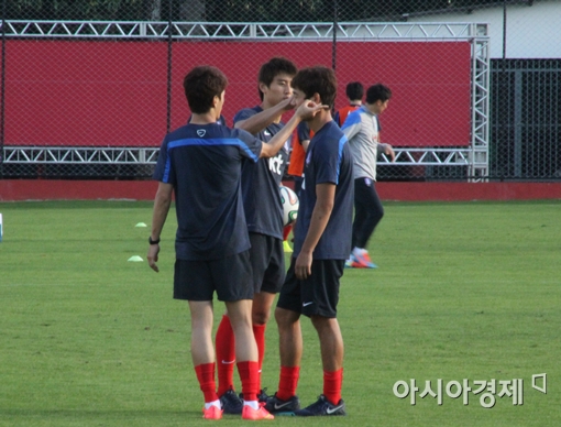 훈련 중인 이청용(왼), 구자철(가운데), 박주영(오른쪽)