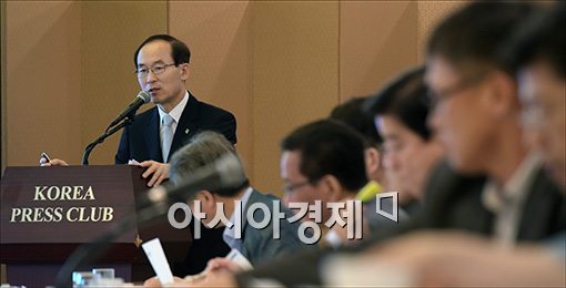 [포토]강연하는 윤성규 환경부 장관