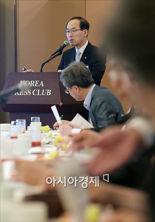 [포토]강연하는 윤성규 장관