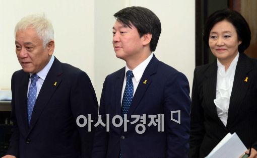 [포토]최고위원회의에 참석하는 김한길-안철수-박영선
