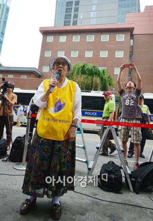 [포토]일본대사관 앞에선 김복동 할머님
