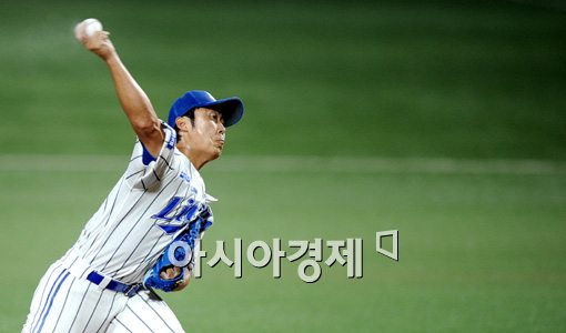 [포토]배영수,'8이닝 3실점 호투 진행중'