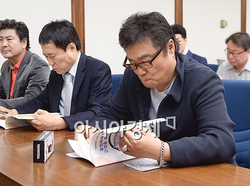 [포토]남진, 불법 복제 음반물 근절 토론회 참석