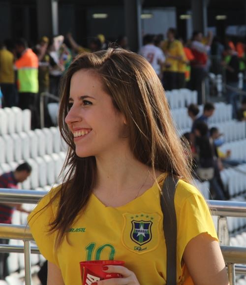 27일 한국-벨기에 경기를 관전하기 위해 상파울루 아레나 코린치앙스를 찾은 브라질 여성 축구팬