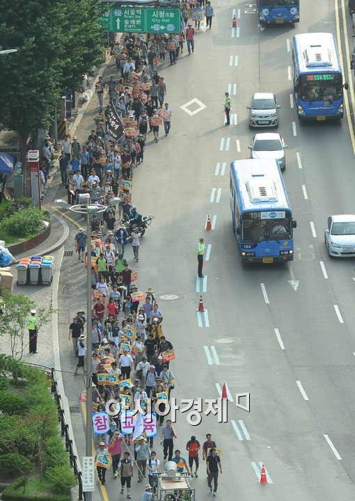 [포토]참교육 들고 행진하는 전교조 