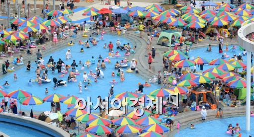 [포토]더위에는 수영장이 최고