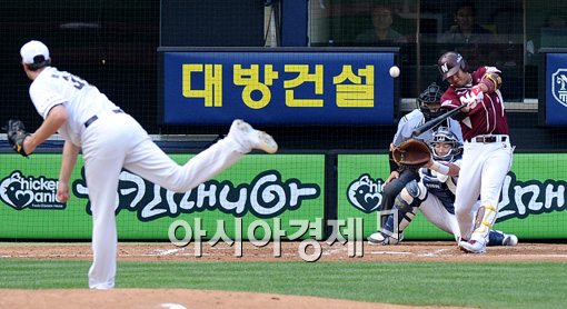 [포토]김민성,'추가 1타점 희생타'