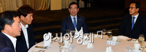 [포토]대화 나누는 박원순 시장