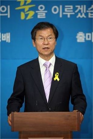 <천정배 전 법무장관이 29일 기자회견을 열고 광주광역시 광산구(을) 보궐선거 출마를 선언했다.>