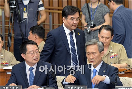 [포토]세월호 국조 기관보고 출석하는 강병규 장관