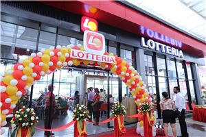 롯데리아가 캄보디아 수도 프놈펜의 최초 대형 쇼핑몰인 이온몰에 롯데리아 1호점을 오픈했다.