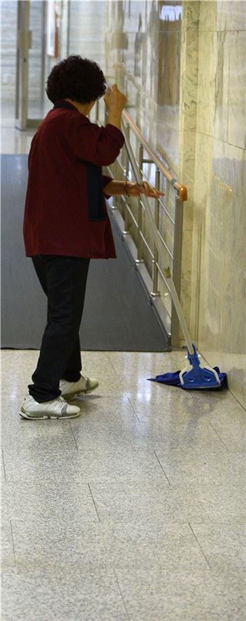 [국회 다시보기]13-① '비정규직' 못 털어낸 국회 청소노동자, 그들은 지금…