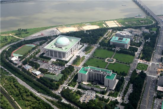 [국회 다시보기]13-① '비정규직' 못 털어낸 국회 청소노동자, 그들은 지금…