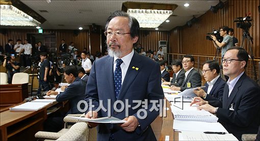 [포토]세월호 국정조사에 출석한 이주영 장관