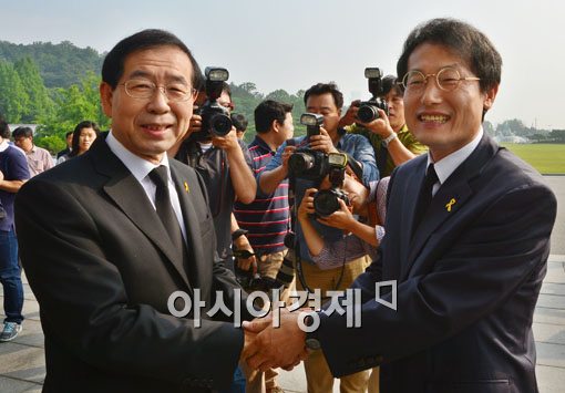 [포토]현충원에서 마주친 박원순-조희연 