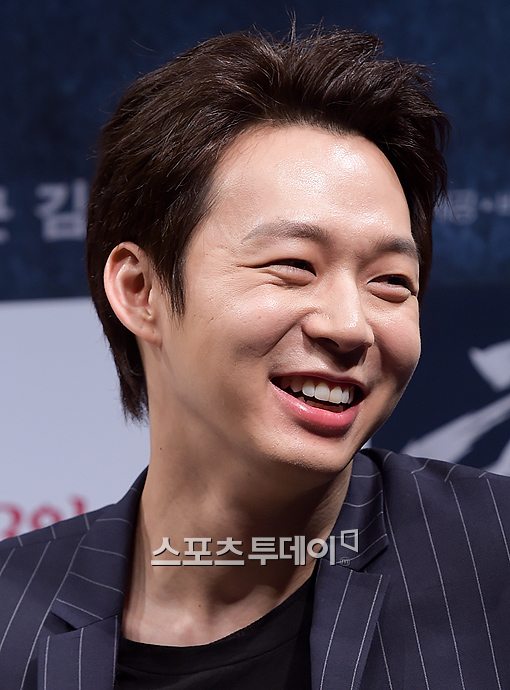 '해무' 김윤석 "박유천은 능글능글..완전 맨(MAN)이다" 폭소