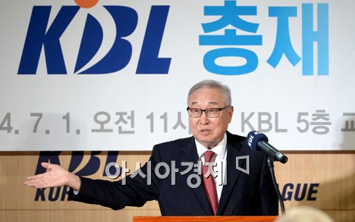 [포토]김영기 총재,'프로농구 인기를 위해'