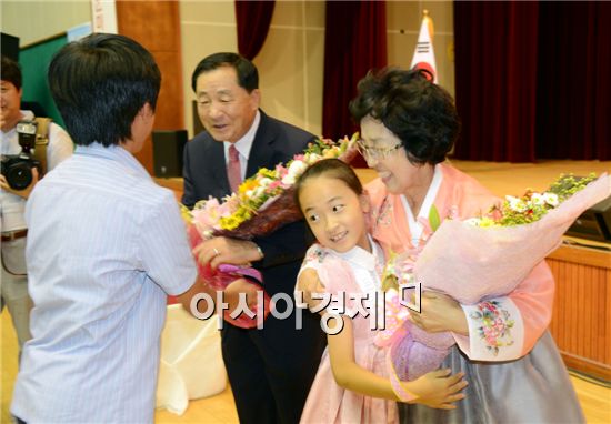 [포토]할아버지·할머니 축하해요