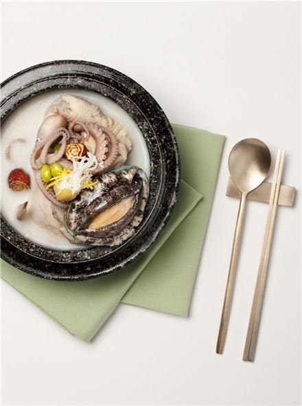 복날, 호텔을 잡았네