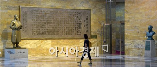 [국회 다시보기]15-② 국회가 소장한 예술품 151점…제일 비싼 작품은?