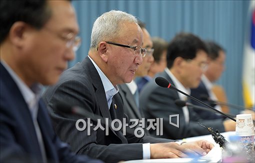 [포토]모두 발언하는 현오석 부총리