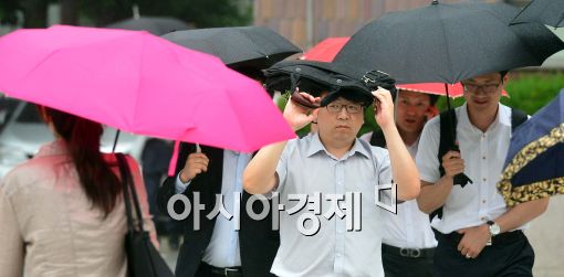 [포토]'우산이 없어요~'