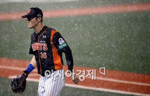 [포토]박종윤,'비가 너무 많이 오네'