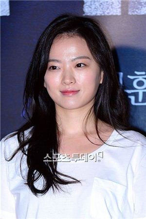 배우 천우희가 영화 '곡성' 출연을 검토중이다.