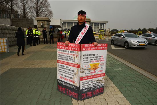 [국회 다시보기]18-① 오늘도 그 문앞엔 '국회애원'이 있다 