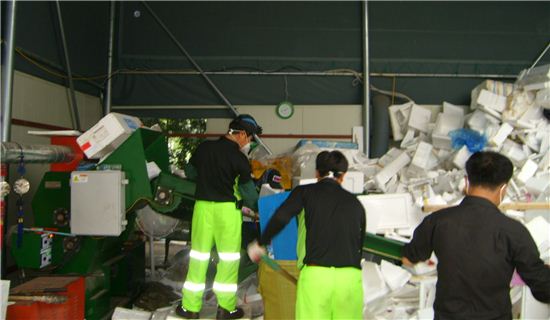 버려지던 폐스티로폼 알고 보니 돈 벌어주는 황금알?