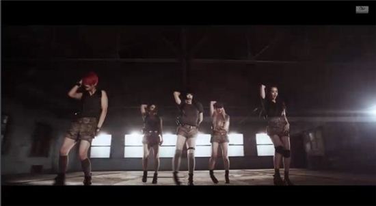 ▲그룹 에프엑스f(x)의 정규 3집 타이틀 곡 'Red Light' (사진:'Red Light' 뮤직비디오 캡처)