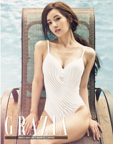 ▲ 배우 남규리의 섹시한 수영복 화보가 네티즌 사이에서 화제다.(사진: 그라치아 제공)