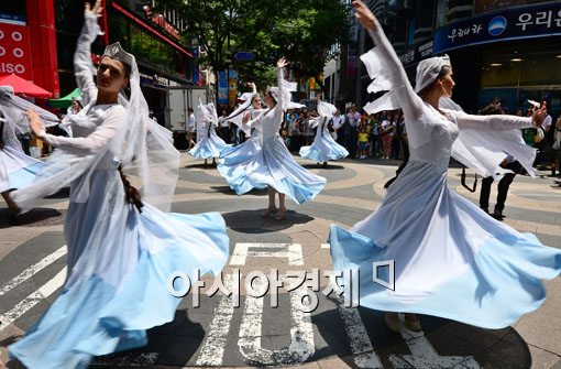 [포토]아르메니아 여신들의 우아한 몸짓 