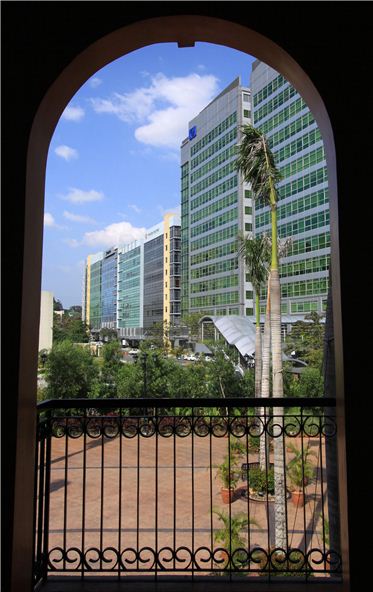 필리핀 콜센터 잇단 “콜”, 아웃소싱 신바람