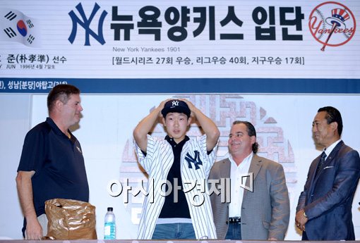 [포토]박효준,'양키스 유니폼 잘 어울리죠?'