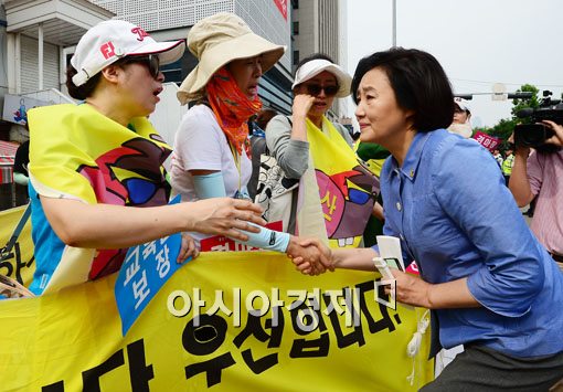 6일 용산 화상경마장 농성 현장을 찾은 박영선 새정치민주연합 원내대표