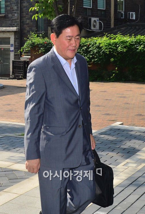 [포토]출근하는 최경환 후보자