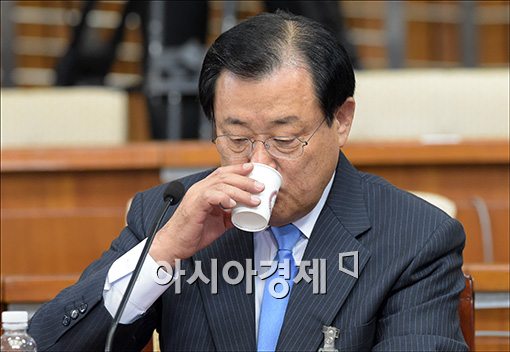 [포토]속 타는 이병기 후보자