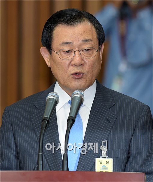 [포토]발언하는 이병기 국정원장 후보자
