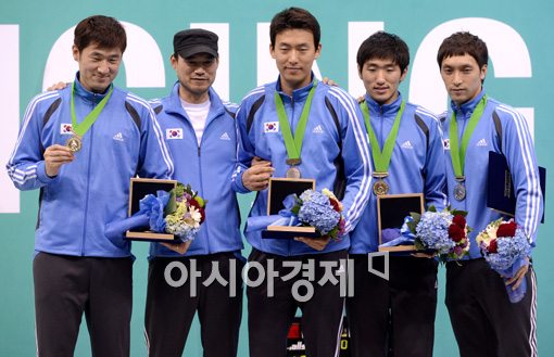 [포토]남자 펜싱대표팀,에페 단체전 우승