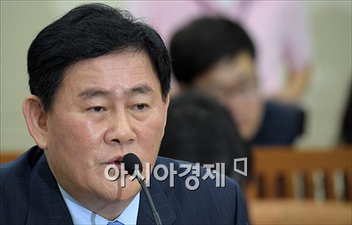 국회, 최경환 '인사청문 보고서' 채택(상보)